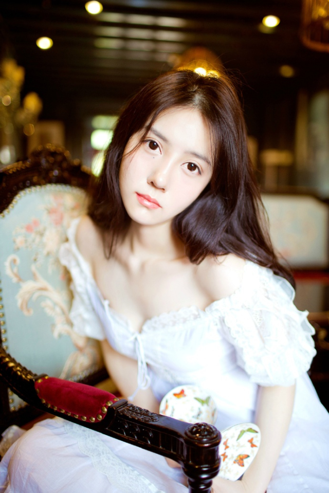 “你们也尽快离折翼天使资源社区，莫要让人生疑，待会儿我送二位出府，另外，告诉孝直一声，在刘璝离开成都之前，将他妻子扣住，免得刘璝一怒之下杀人，让这份仇怨弄大，也可以作为后手。”孟达看了两人一眼，真不知道法正从哪里招来这种奇人异事的。